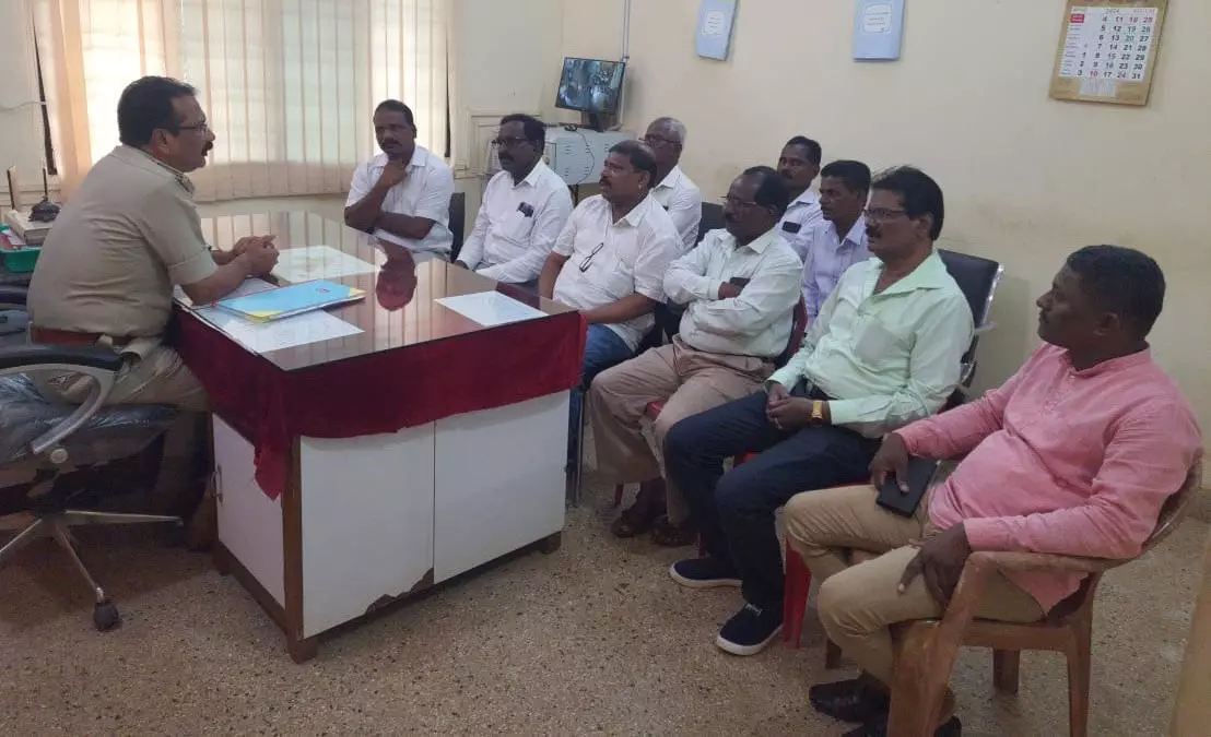 ಕಾರ್ಕಳ ಅತ್ಯಾಚಾರ ಪ್ರಕರಣ: ದಸಂಸ ನಿಯೋಗ ಭೇಟಿ ಕಾರ್ಕಳ ಅತ್ಯಾಚಾರ ಪ್ರಕರಣ: ದಸಂಸ ನಿಯೋಗ ಭೇಟಿ