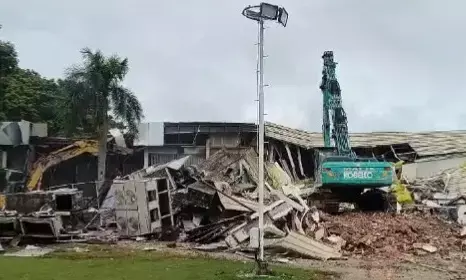 ಭೂ ಅತಿಕ್ರಮಣ ವಿವಾದ | ನಟ ನಾಗಾರ್ಜುನ ಅವರಿಗೆ ಸೇರಿದ ಎನ್ ಕನ್ವೆನ್ಷನ್ ಸೆಂಟರ್ ನೆಲಸಮ