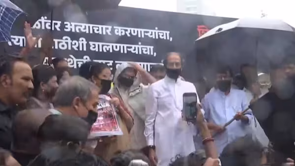 ಬದ್ಲಾಪುರ ಲೈಂಗಿಕ ದೌರ್ಜನ್ಯ ಪ್ರಕರಣ | ಮಹಾರಾಷ್ಟ್ರ ಬಂದ್ ಇಲ್ಲ; ವಿರೋಧ ಪಕ್ಷದ ನಾಯಕರಿಂದ ಬೀದಿಗಿಳಿದು ಪ್ರತಿಭಟನೆ