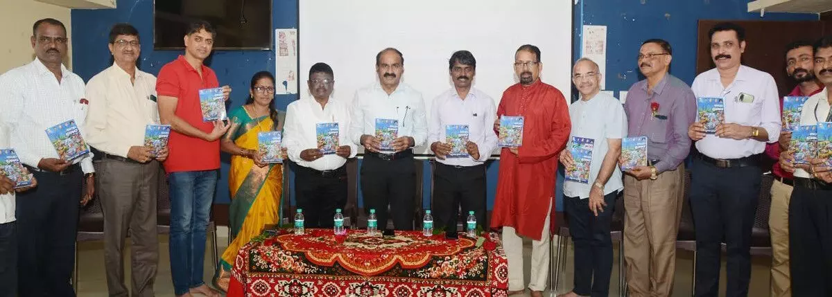 ಸತ್ಯಸಾಯಿ ಪ್ರಸಾದ್ ಅವರ ‘ಸಾಯಿ ಪ್ರಸಾದ’ ಕೃತಿ ಬಿಡುಗಡೆ ಸತ್ಯಸಾಯಿ ಪ್ರಸಾದ್ ಅವರ ‘ಸಾಯಿ ಪ್ರಸಾದ’ ಕೃತಿ ಬಿಡುಗಡೆ