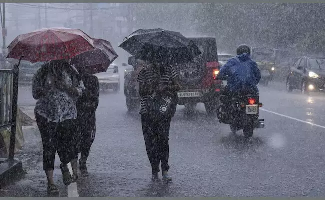 2-3 ದಿನದಲ್ಲಿ ಕರಾವಳಿ ಕರ್ನಾಟಕ, ಮಧ್ಯ ಭಾರತದಲ್ಲಿ ಅತ್ಯಂತ ಭಾರೀ ಮಳೆ : ಹವಾಮಾನ ಇಲಾಖೆ ಎಚ್ಚರಿಕೆ 2-3 ದಿನದಲ್ಲಿ ಕರಾವಳಿ ಕರ್ನಾಟಕ, ಮಧ್ಯ ಭಾರತದಲ್ಲಿ ಅತ್ಯಂತ ಭಾರೀ ಮಳೆ : ಹವಾಮಾನ ಇಲಾಖೆ ಎಚ್ಚರಿಕೆ