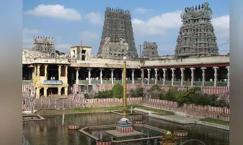 ಮಧುರೈ ಮೀನಾಕ್ಷಿ ದೇವಾಲಯದಲ್ಲಿ ‘ಹಿಂದೂ’ ಎಂಬುದಕ್ಕೆ ಸಾಕ್ಷಿ ಕೇಳಿದರು : ಬಿಜೆಪಿ ನಾಯಕಿ, ನಟಿ ನಮಿತಾ ಆರೋಪ