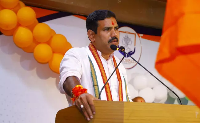 ನ್ಯಾಯಾಲಯದ ಆದೇಶಕ್ಕೆ ಕಾಯದೆ ಸಿದ್ದರಾಮಯ್ಯ ಕೂಡಲೇ ರಾಜೀನಾಮೆ ಕೊಟ್ಟರೆ ಒಳಿತು: ಬಿ ವೈ ವಿಜಯೇಂದ್ರ ನ್ಯಾಯಾಲಯದ ಆದೇಶಕ್ಕೆ ಕಾಯದೆ ಸಿದ್ದರಾಮಯ್ಯ ಕೂಡಲೇ ರಾಜೀನಾಮೆ ಕೊಟ್ಟರೆ ಒಳಿತು: ಬಿ ವೈ ವಿಜಯೇಂದ್ರ