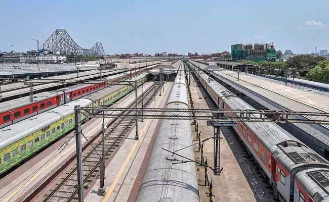 ಇಂದ್ರಾಳಿ: ರೈಲು ನಿಲ್ದಾಣದಲ್ಲಿದ್ದ ಅಪರಿಚಿತ ಮೂಕ ಬಾಲಕಿಯ ರಕ್ಷಣೆ ಇಂದ್ರಾಳಿ: ರೈಲು ನಿಲ್ದಾಣದಲ್ಲಿದ್ದ ಅಪರಿಚಿತ ಮೂಕ ಬಾಲಕಿಯ ರಕ್ಷಣೆ