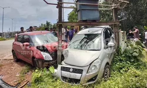 ಮಣಿಪಾಲ: ಅಪಘಾತ ರಭಸಕ್ಕೆ ವಿದ್ಯುತ್ ಟ್ರಾನ್ಸ್‌ಫಾರ್ಮರ್ ಮಧ್ಯೆ ಸಿಲುಕಿದ ಕಾರು!