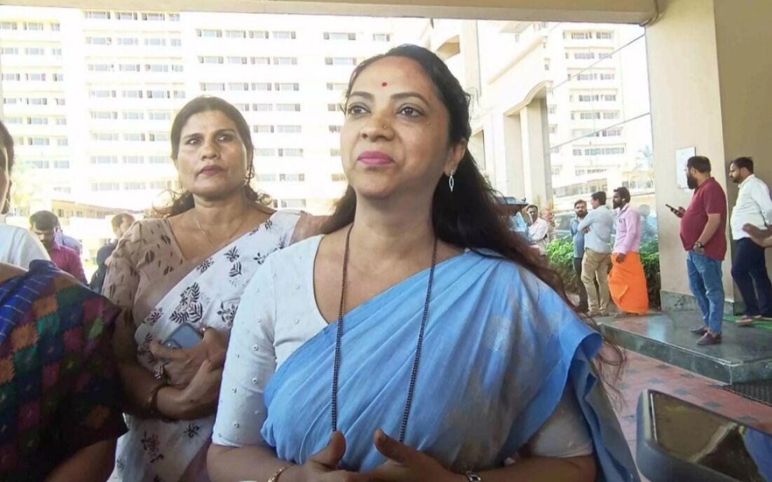 ಮಹಿಳೆಯರು ಭಯ ಬಿಟ್ಟು ಹೋರಾಡಿ : ಡಾ.ನಾಗಲಕ್ಷ್ಮೀ ಚೌದರಿ