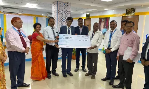 ಮೆಸ್ಕಾಂ ಸಿಬ್ಬಂದಿಯ ಕುಟುಂಬಕ್ಕೆ 60 ಲಕ್ಷ ರೂ. ವಿಮಾ ಮೊತ್ತ ಪಾವತಿಸಿದ ಕೆನರಾ ಬ್ಯಾಂಕ್