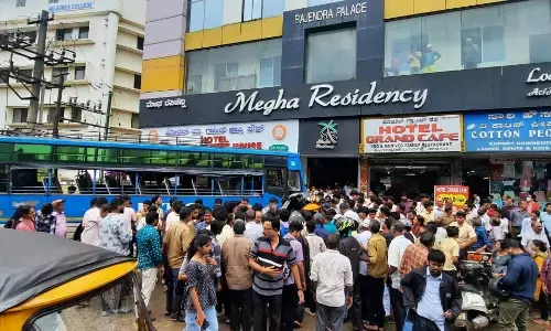 ಚಾಲಕನ ನಿಯಂತ್ರಣ ತಪ್ಪಿದ ಬಸ್; ಸರಣಿ ಅಪಘಾತ: ಮೂವರಿಗೆ ಗಾಯ