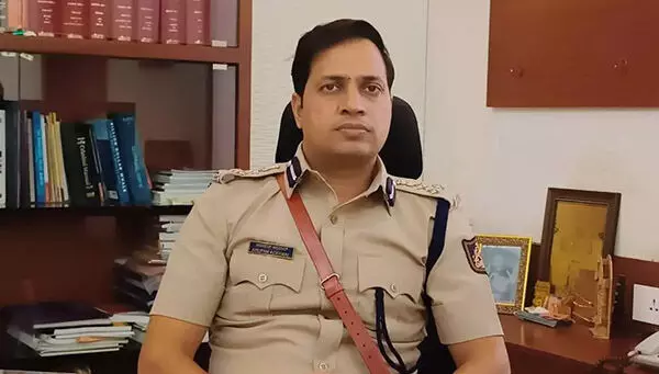 ಹೊಟೇಲ್ನಲ್ಲಿ ಯುವತಿಗೆ ಹಲ್ಲೆ ಪ್ರಕರಣ| ಶೀಘ್ರ ಕಿಡಿಗೇಡಿಗಳ ಬಂಧನ: ಕಮಿಷನರ್ ಅನುಪಮ್ ಅಗರ್ವಾಲ್ ಹೊಟೇಲ್ನಲ್ಲಿ ಯುವತಿಗೆ ಹಲ್ಲೆ ಪ್ರಕರಣ| ಶೀಘ್ರ ಕಿಡಿಗೇಡಿಗಳ ಬಂಧನ: ಕಮಿಷನರ್ ಅನುಪಮ್ ಅಗರ್ವಾಲ್