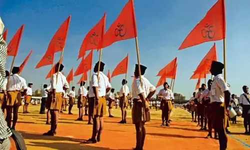 ಸರ್ಕಾರಿ ನೌಕರರಿಗೆ ಆರೆಸ್ಸೆಸ್ ಗೆ ಸೇರಲು ಅವಕಾಶ: ಆದೇಶ ಹಿಂಪಡೆಯುವಂತೆ ಕೇಂದ್ರಕ್ಕೆ ಮಾಜಿ ಅಧಿಕಾರಿಗಳಿಂದ ಪತ್ರ