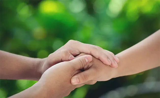 ಕಾರ್ಕಳ: ರಸ್ತೆ ಅಪಘಾತದಲ್ಲಿ ಮೃತಪಟ್ಟ ವಿದ್ಯಾರ್ಥಿಯ ಕುಟುಂಬಕ್ಕೆ ಪರಿಹಾರ ಕಾರ್ಕಳ: ರಸ್ತೆ ಅಪಘಾತದಲ್ಲಿ ಮೃತಪಟ್ಟ ವಿದ್ಯಾರ್ಥಿಯ ಕುಟುಂಬಕ್ಕೆ ಪರಿಹಾರ