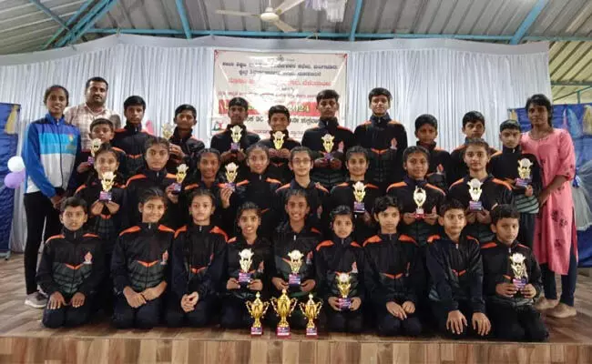 ಜಿಲ್ಲಾ ಮಟ್ಟದ ಪ್ರಾಥಮಿಕ,  ಪ್ರೌಢಶಾಲಾ ಯೋಗಾಸನ ಸ್ಪರ್ಧೆ: ಆಳ್ವಾಸ್ ಶಾಲೆಗೆ ಸಮಗ್ರ ಪ್ರಶಸ್ತಿ