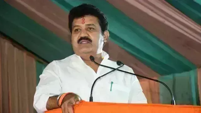 ಒಬಿಸಿ ಸಮುದಾಯಕ್ಕೆ ಮೀಸಲಾಗಿದ್ದ ಭೂಮಿ ಮಹಾರಾಷ್ಟ್ರ ಸಚಿವರ ಟ್ರಸ್ಟ್ಗೆ ಮಂಜೂರು ಒಬಿಸಿ ಸಮುದಾಯಕ್ಕೆ ಮೀಸಲಾಗಿದ್ದ ಭೂಮಿ ಮಹಾರಾಷ್ಟ್ರ ಸಚಿವರ ಟ್ರಸ್ಟ್ಗೆ ಮಂಜೂರು