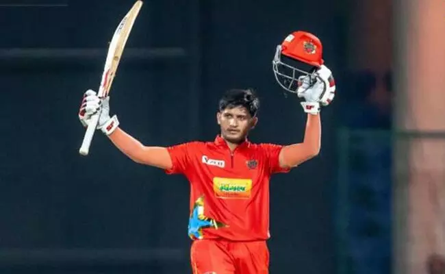 ಒಂದೇ ಓವರ್‌ನಲ್ಲಿ ಆರು ಸಿಕ್ಸರ್ ಸಿಡಿಸಿದ ಪ್ರಿಯಾಂಶ್ ಆರ್ಯ