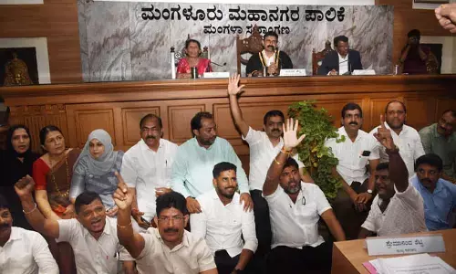 ಮನಪಾ ಸಾಮಾನ್ಯ ಸಭೆಯಲ್ಲಿ ಕೋಲಾಹಲ: ಸಭೆ ಮೊಟಕುಗೊಳಿಸಿದ ಮೇಯರ್