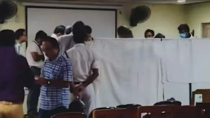 ಕೊಲ್ಕತ್ತಾ ವೈದ್ಯೆ ಅತ್ಯಾಚಾರ, ಕೊಲೆ ಪ್ರಕರಣ: ಪೊಲೀಸರು- ಐಎಂಎ ನಡುವಿನ ವಾಕ್ಸಮರಕ್ಕೆ ಕಾರಣವಾದ ಕೆಂಪು ಟಿ-ಷರ್ಟ್ ಧರಿಸಿದ ವ್ಯಕ್ತಿ!