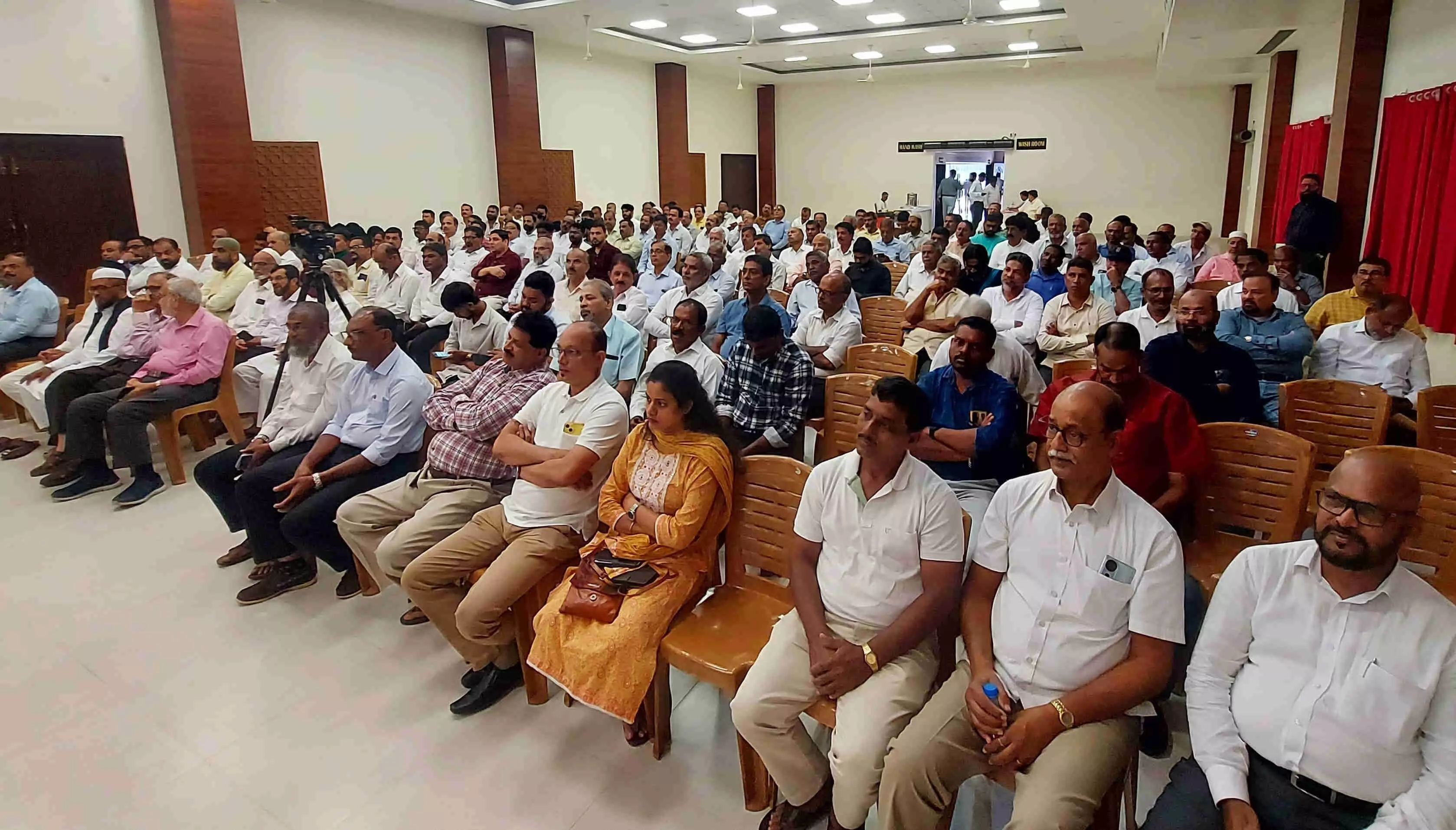 ಮತೀಯ ಸಾಮರಸ್ಯಕ್ಕಾಗಿ ಎಲ್ಲ ಸಮುದಾಯಗಳ ಶ್ರಮ ಅಗತ್ಯ: ಅಬ್ದುಸ್ಸಲಾಮ್ ಪುತ್ತಿಗೆ ಮತೀಯ ಸಾಮರಸ್ಯಕ್ಕಾಗಿ ಎಲ್ಲ ಸಮುದಾಯಗಳ ಶ್ರಮ ಅಗತ್ಯ: ಅಬ್ದುಸ್ಸಲಾಮ್ ಪುತ್ತಿಗೆ