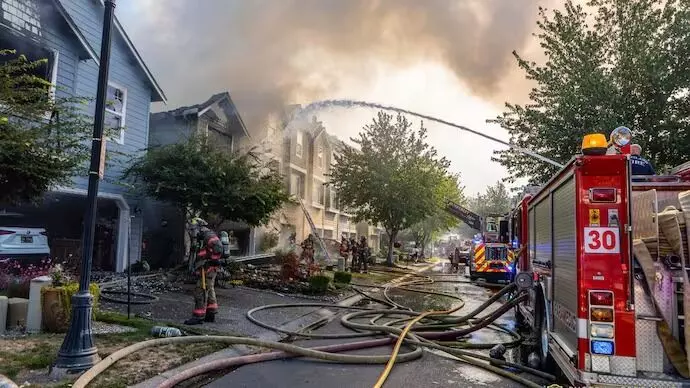 ಅಮೆರಿಕದ ವಸತಿ ಪ್ರದೇಶದಲ್ಲಿ ವಿಮಾನ ಪತನ | ಮೂವರು ಮೃತ್ಯು