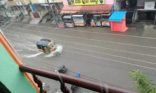 ಗುಂಟೂರಿನಲ್ಲಿ ಭಾರಿ ಮಳೆ: ಭೂಕುಸಿತಕ್ಕೆ ಐವರು ಬಲಿ, 3 ಮಂದಿ ನೀರುಪಾಲು