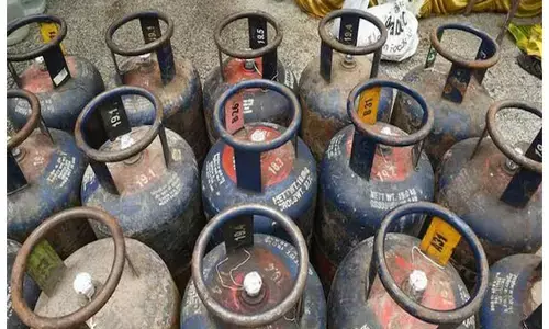 ವಾಣಿಜ್ಯ ಬಳಕೆಯ ಎಲ್‌ಪಿಜಿ ಸಿಲಿಂಡರ್ ದುಬಾರಿ!