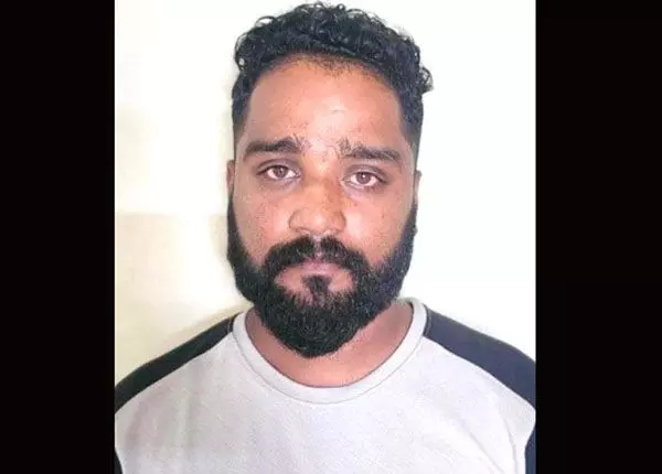 ಮನೆಗೆ ನುಗ್ಗಿ ಕಳ್ಳತನ ಪ್ರಕರಣ: ಆರೋಪಿ ಬಂಧನ ಮನೆಗೆ ನುಗ್ಗಿ ಕಳ್ಳತನ ಪ್ರಕರಣ: ಆರೋಪಿ ಬಂಧನ