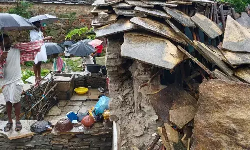 ಕಲಬುರಗಿಯಲ್ಲಿ ಭಾರೀ ಮಳೆ: ಬೃಹತ್ ಬಂಡೆ ಕಲ್ಲು ಬಿದ್ದು ಮನೆ ಧ್ವಂಸ