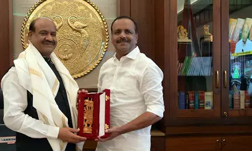 ಹೊಸದಿಲ್ಲಿ| ಲೋಕಸಭಾ ಸ್ಪೀಕರ್ ಓಂ ಬಿರ್ಲಾರೊಂದಿಗೆ ಚರ್ಚೆ ನಡೆಸಿದ ಸ್ಪೀಕರ್ ಯು.ಟಿ. ಖಾದರ್