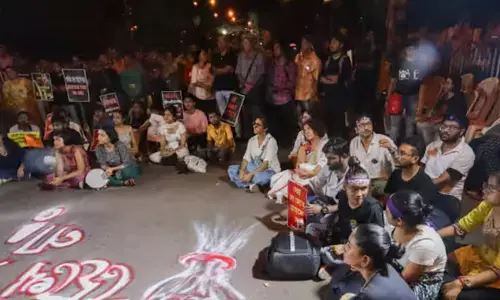 ವೈದ್ಯೆಯ ಅತ್ಯಾಚಾರ-ಹತ್ಯೆ | ಕೋಲ್ಕತಾದಲ್ಲಿ ಮಾನವ ಹಕ್ಕು ಕಾರ್ಯಕರ್ತರು, ಚಿತ್ರರಂಗದ ಗಣ್ಯರಿಂದ ಅಹೋರಾತ್ರಿ ಧರಣಿ