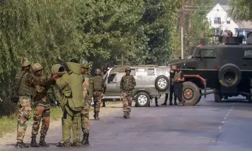 ಜಮ್ಮುಕಾಶ್ಮೀರ: ಸೇನಾ ಶಿಬಿರದ ಮೇಲೆ ಶಂಕಿತ ಭಯೋತ್ಪಾದಕರ ದಾಳಿ ; ಯೋಧನಿಗೆ ಗಾಯ