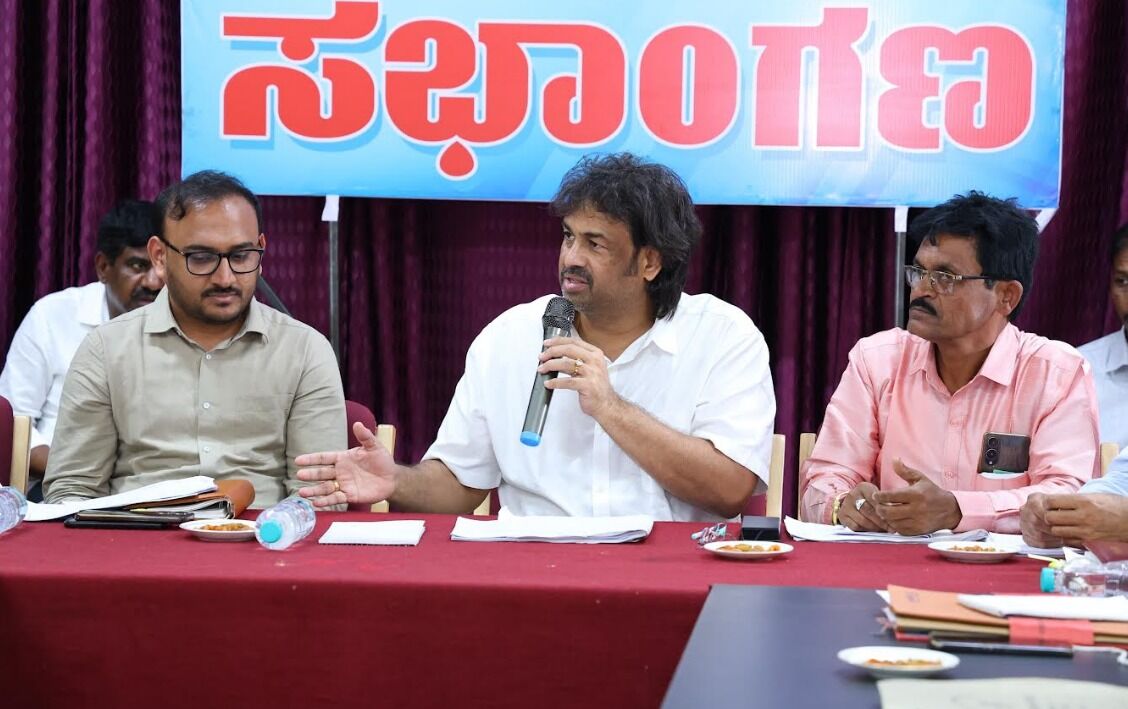 ರೈತರನ್ನು ಏಕಾಏಕಿ ಒಕ್ಕಲೆಬ್ಬಿಸಬಾರದು ;  ಅರಣ್ಯಾಧಿಕಾರಿಗಳಿಗೆ ಸಚಿವ ಮಧು ಬಂಗಾರಪ್ಪ ಎಚ್ಚರಿಕೆ