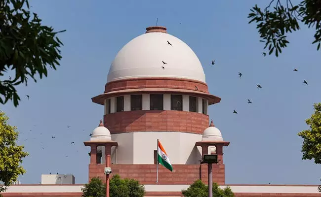 ಶಂಭುಗಡಿಯಲ್ಲಿ ಪ್ರತಿಭಟಿಸುತ್ತಿರುವ ರೈತರ ಕುಂದು ಕೊರತೆ ಪರಿಹರಿಸಲು ಸಮಿತಿ ರಚಿಸಿದ ಸುಪ್ರೀಂಕೋರ್ಟ್ ಶಂಭುಗಡಿಯಲ್ಲಿ ಪ್ರತಿಭಟಿಸುತ್ತಿರುವ ರೈತರ ಕುಂದು ಕೊರತೆ ಪರಿಹರಿಸಲು ಸಮಿತಿ ರಚಿಸಿದ ಸುಪ್ರೀಂಕೋರ್ಟ್