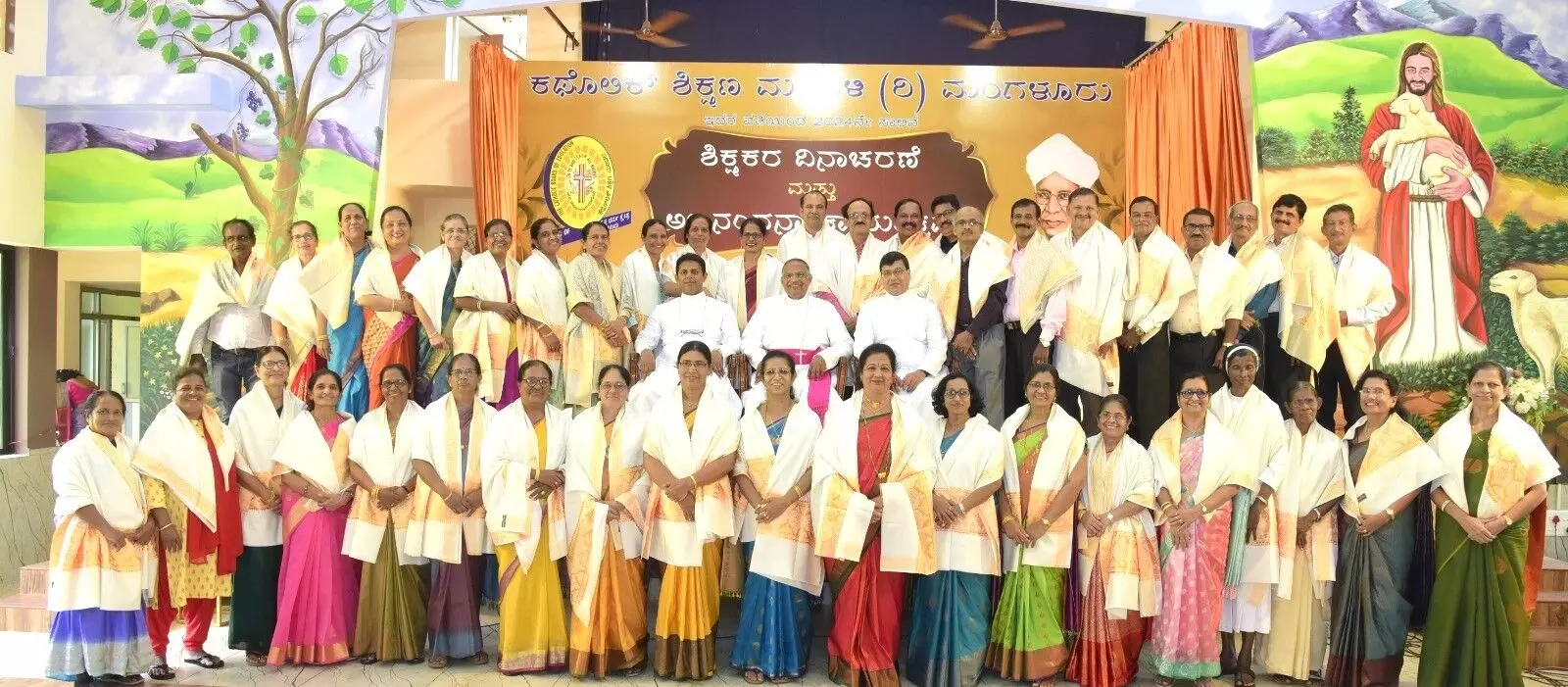 ಕೆಥೊಲಿಕ್ ಶಿಕ್ಷಣ ಮಂಡಳಿಯ ನಿವೃತ್ತ ಶಿಕ್ಷಕ-ಶಿಕ್ಷಕೇತರರಿಗೆ ಸನ್ಮಾನ ಕೆಥೊಲಿಕ್ ಶಿಕ್ಷಣ ಮಂಡಳಿಯ ನಿವೃತ್ತ ಶಿಕ್ಷಕ-ಶಿಕ್ಷಕೇತರರಿಗೆ ಸನ್ಮಾನ