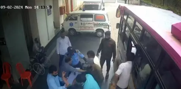 ದೇರಳಕಟ್ಟೆ | ಮಹಿಳೆ ಅಸ್ವಸ್ಥ; ಬಸ್ಸನ್ನು ನೇರ ಆಸ್ಪತ್ರೆಗೆ ಕೊಂಡೊಯ್ದು ಮಾನವೀಯತೆ ಮೆರೆದ ಬಸ್ ಚಾಲಕ, ನಿರ್ವಾಹಕ