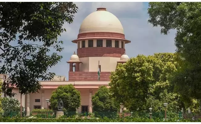 ದಾಖಲೆಗಳನ್ನು ನಿರಾಕರಿಸುವುದು ಆರೋಪಿಗಳ ಸ್ವಾತಂತ್ರ್ಯ ಉಲ್ಲಂಘನೆಯಲ್ಲವೇ? : ಈಡಿಯನ್ನು ತರಾಟೆಗೆತ್ತಿಕೊಂಡ ಸುಪ್ರೀಂ ಕೋರ್ಟ್ ದಾಖಲೆಗಳನ್ನು ನಿರಾಕರಿಸುವುದು ಆರೋಪಿಗಳ ಸ್ವಾತಂತ್ರ್ಯ ಉಲ್ಲಂಘನೆಯಲ್ಲವೇ? : ಈಡಿಯನ್ನು ತರಾಟೆಗೆತ್ತಿಕೊಂಡ ಸುಪ್ರೀಂ ಕೋರ್ಟ್