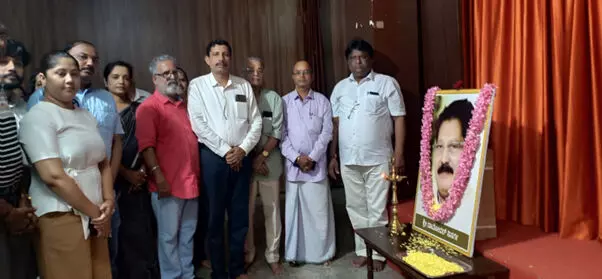 ದಾಮೋದರ ನಿಸರ್ಗರ ತುಳು ಸೇವೆ ಅನನ್ಯ: ಪ್ರೊ.ಎ.ವಿ ನಾವಡ ದಾಮೋದರ ನಿಸರ್ಗರ ತುಳು ಸೇವೆ ಅನನ್ಯ: ಪ್ರೊ.ಎ.ವಿ ನಾವಡ