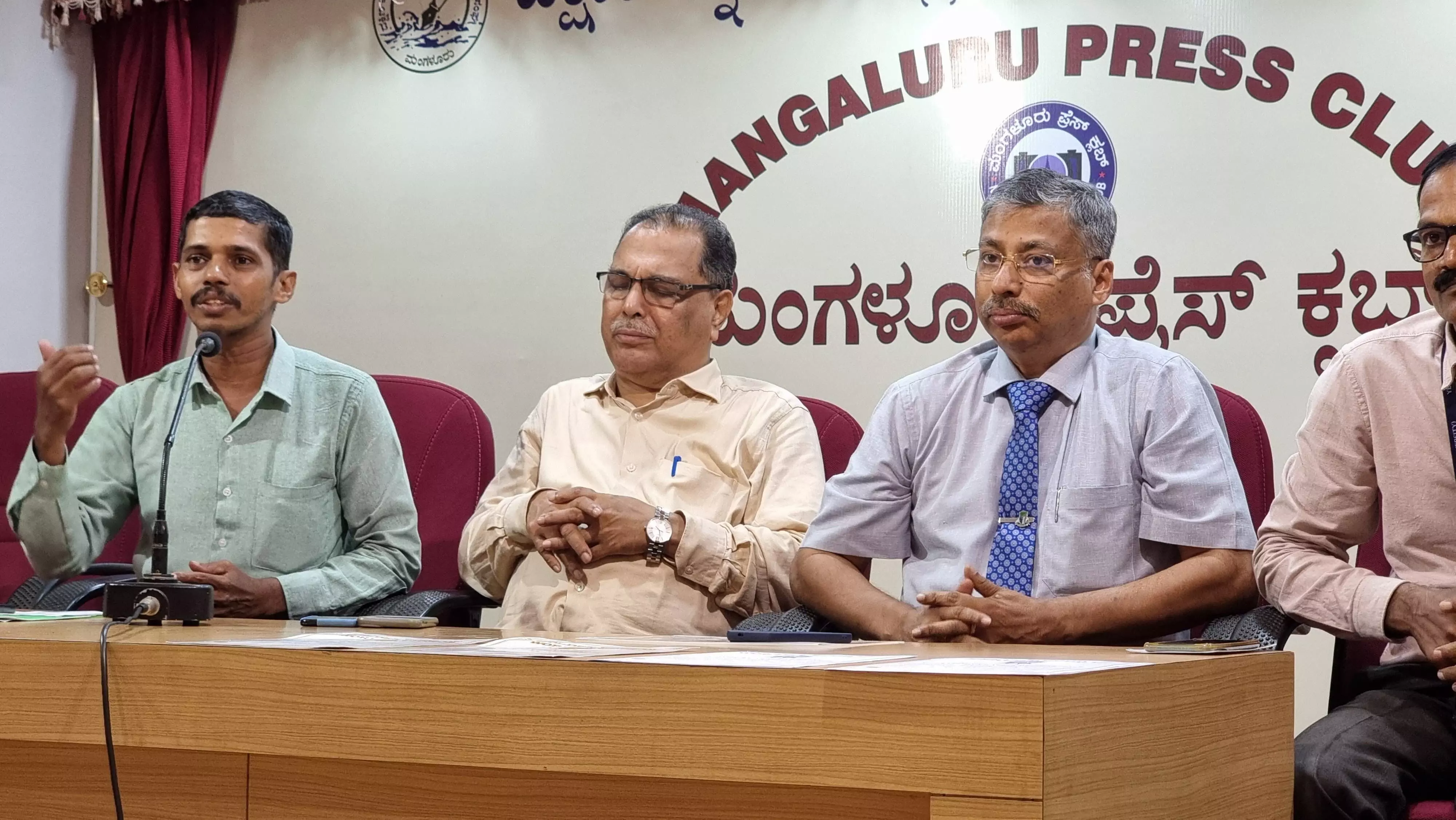 ಮ್ಯಾರಥಾನ್ ಯೋಗ ಬೋಧನೆ: 2 ಗೋಲ್ಡನ್ ಬುಕ್ ಆಫ್ ರೆಕಾರ್ಡ್ ಪ್ರಮಾಣ ಪತ್ರ ಮ್ಯಾರಥಾನ್ ಯೋಗ ಬೋಧನೆ: 2 ಗೋಲ್ಡನ್ ಬುಕ್ ಆಫ್ ರೆಕಾರ್ಡ್ ಪ್ರಮಾಣ ಪತ್ರ