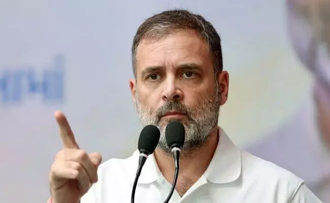 ಶಿವಾಜಿ ಪ್ರತಿಮೆ ಕುಸಿತ, ನೋಟು ನಿಷೇಧ, ಜಿಎಸ್ಟಿ ಜಾರಿಗೆ ಪ್ರಧಾನಿ ಕ್ಷಮೆ ಕೋರಬೇಕು: ರಾಹುಲ್ ಗಾಂಧಿ ಶಿವಾಜಿ ಪ್ರತಿಮೆ ಕುಸಿತ, ನೋಟು ನಿಷೇಧ, ಜಿಎಸ್ಟಿ ಜಾರಿಗೆ ಪ್ರಧಾನಿ ಕ್ಷಮೆ ಕೋರಬೇಕು: ರಾಹುಲ್ ಗಾಂಧಿ