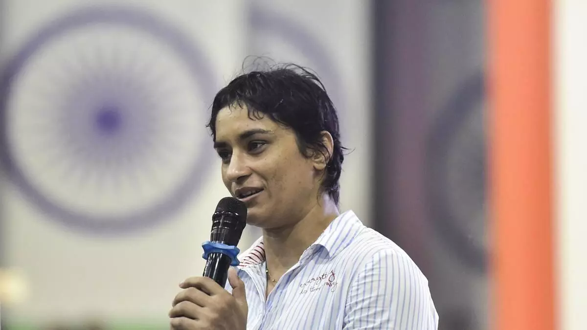 ಭಾರತೀಯ ರೈಲ್ವೆ ಹುದ್ದೆಗೆ ರಾಜೀನಾಮೆ ನೀಡಿದ ಕುಸ್ತಿಪಟು ವಿನೇಶ್ ಫೋಗಟ್