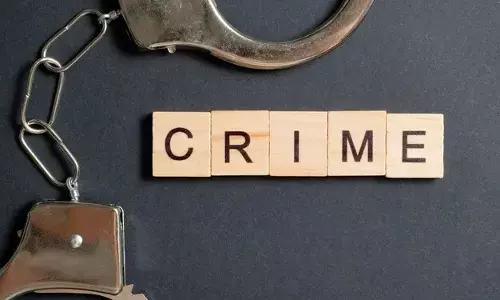 ಮಹಿಳೆಗೆ ಮದ್ಯಪಾನ ಮಾಡಿಸಿ ರಸ್ತೆಯಲ್ಲೇ ಅತ್ಯಾಚಾರ!