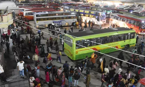 ಗಣೇಶ ಹಬ್ಬ: ಸಾಲು ಸಾಲು ರಜೆ ಹಿನ್ನೆಲೆ ಊರಿನತ್ತ ಜನರು