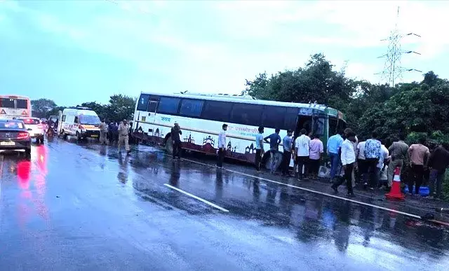 ಹತ್ರಾಸ್‌: ಬಸ್-ಟ್ರಕ್ ನಡುವೆ ಭೀಕರ ಅಪಘಾತ: 15 ಮಂದಿ ಮೃತ್ಯು