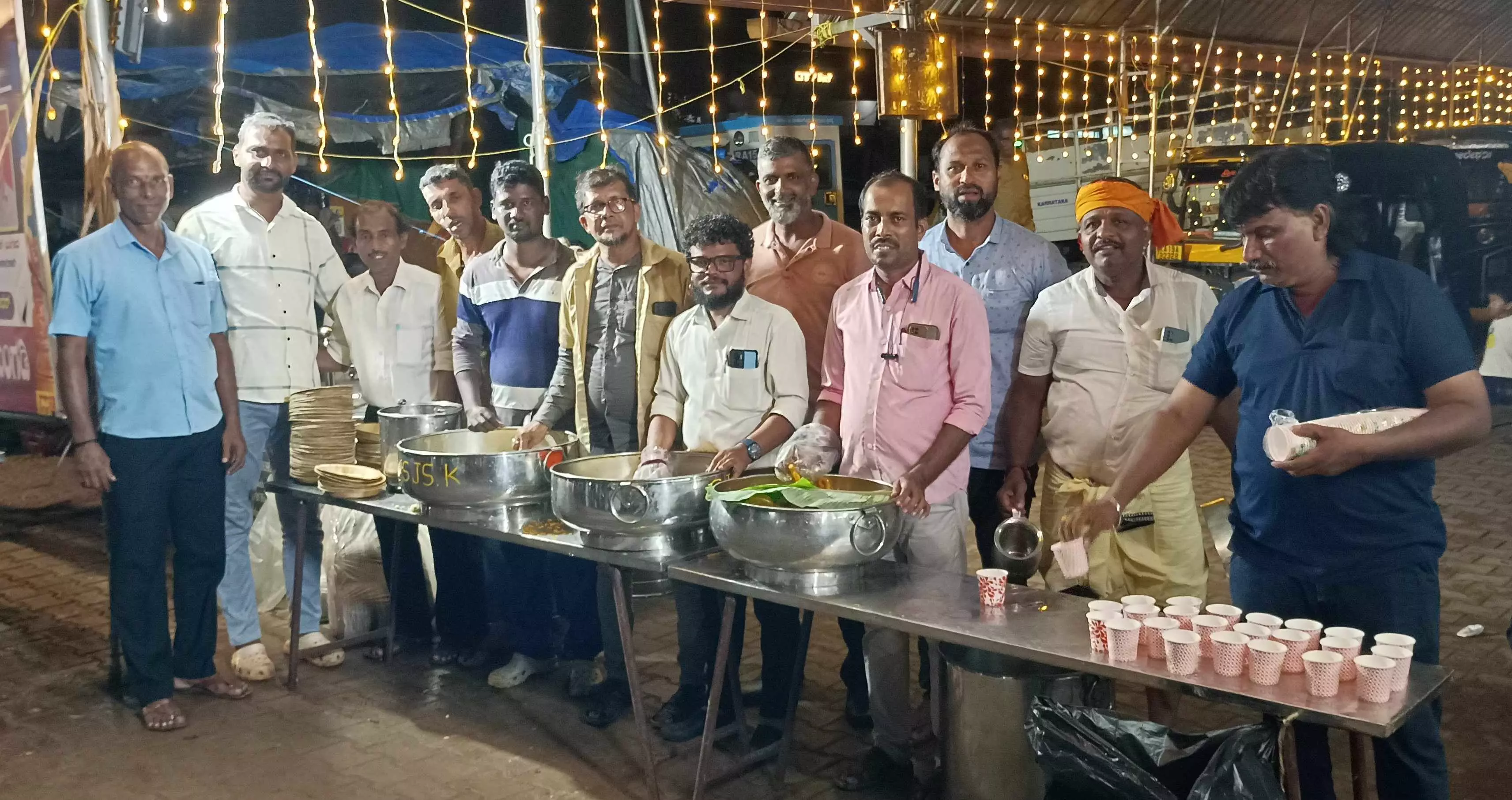 ಹಳೆಯಂಗಡಿ| ಗಣೇಶೋತ್ಸವ: ರಿಕ್ಷಾ ಚಾಲಕ, ಮಾಲಕರ ಸಂಘದಿಂದ ಉಪಾಹಾರ ವಿತರಣೆ