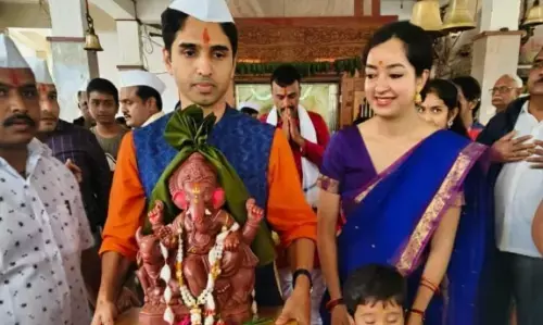 ಸರಕಾರಿ ಕಚೇರಿ, ಶಾಲಾ-ಕಾಲೇಜು, ವಿವಿಗಳಲ್ಲಿ ‘ಧಾರ್ಮಿಕ ಪೂಜೆ, ದೇವರ ಪೋಟೋ ಪ್ರದರ್ಶನ’ ನಿಷೇಧಿಸಲು ಆಗ್ರಹ