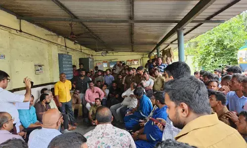 ಪಣಂಬೂರು: ವಿವಿಧ ಬೇಡಿಕೆಗಳ ಈಡೇರಿಕೆಗೆ ಆಗ್ರಹಿಸಿ ಟ್ಯಾಂಕರ್ ಚಾಲಕರ ಪ್ರತಿಭಟನೆ