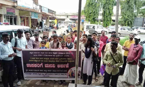 ಶೈಕ್ಷಣಿಕ ಧನಸಹಾಯ ಬಿಡುಗಡೆಗೆ ಆಗ್ರಹಿಸಿ ಕಾರ್ಮಿಕರ ಮಕ್ಕಳಿಂದ ಧರಣಿ