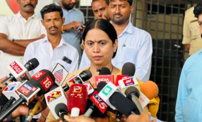 ಸಿಎಂ ಸ್ಥಾನದ ವಿಚಾರ ಗಲ್ಲಿಯಲ್ಲಿ, ಬೀದಿಯಲ್ಲಿ ಮಾತನಾಡುವ ವಿಷಯವಲ್ಲ : ಸಚಿವೆ ಲಕ್ಷ್ಮೀ ಹೆಬ್ಬಾಳ್ಕರ್