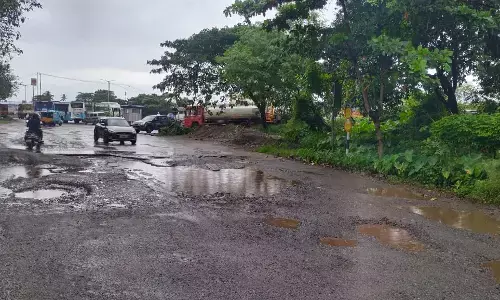 ಬೈಕಂಪಾಡಿ ಕೈಗಾರಿಕಾ ವಲಯ ರಸ್ತೆ ದುರಸ್ತಿಗೆ ಮನವಿ