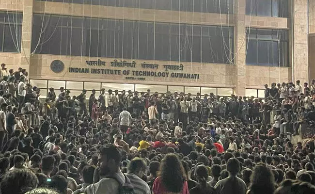 ಗುವಾಹತಿ: ಬಿಟೆಕ್ ವಿದ್ಯಾರ್ಥಿಯ ಸಾವಿನ ಬೆನ್ನಲ್ಲೇ ಪ್ರತಿಭಟನೆ; ಐಐಟಿ ಡೀನ್ ಪದತ್ಯಾಗ