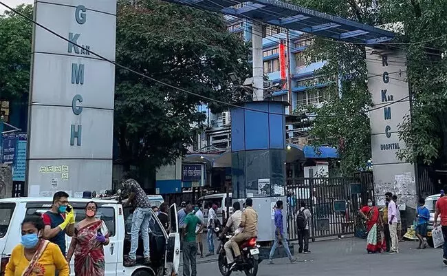 ಆರ್ಜಿ ಕರ್ ಆಸ್ಪತ್ರೆಯಲ್ಲಿ ಹಣಕಾಸು ಅವ್ಯವಹಾರ ಆರೋಪ | ಹಲವು ಸ್ಥಳಗಳಲ್ಲಿ ಈಡಿ ಶೋಧ ಕಾರ್ಯಾಚರಣೆ ಆರ್ಜಿ ಕರ್ ಆಸ್ಪತ್ರೆಯಲ್ಲಿ ಹಣಕಾಸು ಅವ್ಯವಹಾರ ಆರೋಪ | ಹಲವು ಸ್ಥಳಗಳಲ್ಲಿ ಈಡಿ ಶೋಧ ಕಾರ್ಯಾಚರಣೆ