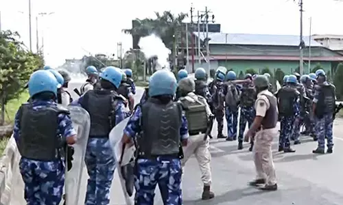 ಮಣಿಪುರ ಹಿಂಸಾಚಾರ| 40 ಮಂದಿಯ ಬಂಧನ; ಮುಂದುವರಿದ ಕರ್ಫ್ಯೂ, ಇಂಟರ್‌ನೆಟ್‌ ಸ್ಥಗಿತ